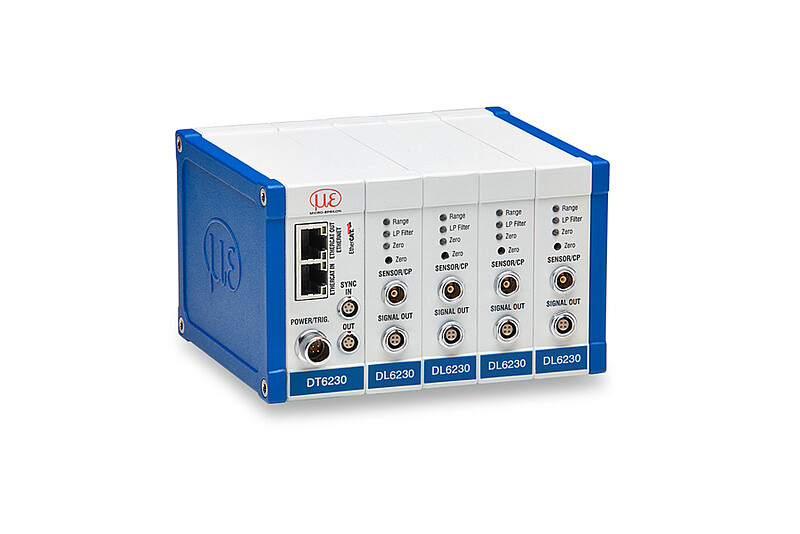 静電容量式標準測定システム コントローラDT6220/コントローラDT6230、それぞれ復調器DL6230搭載